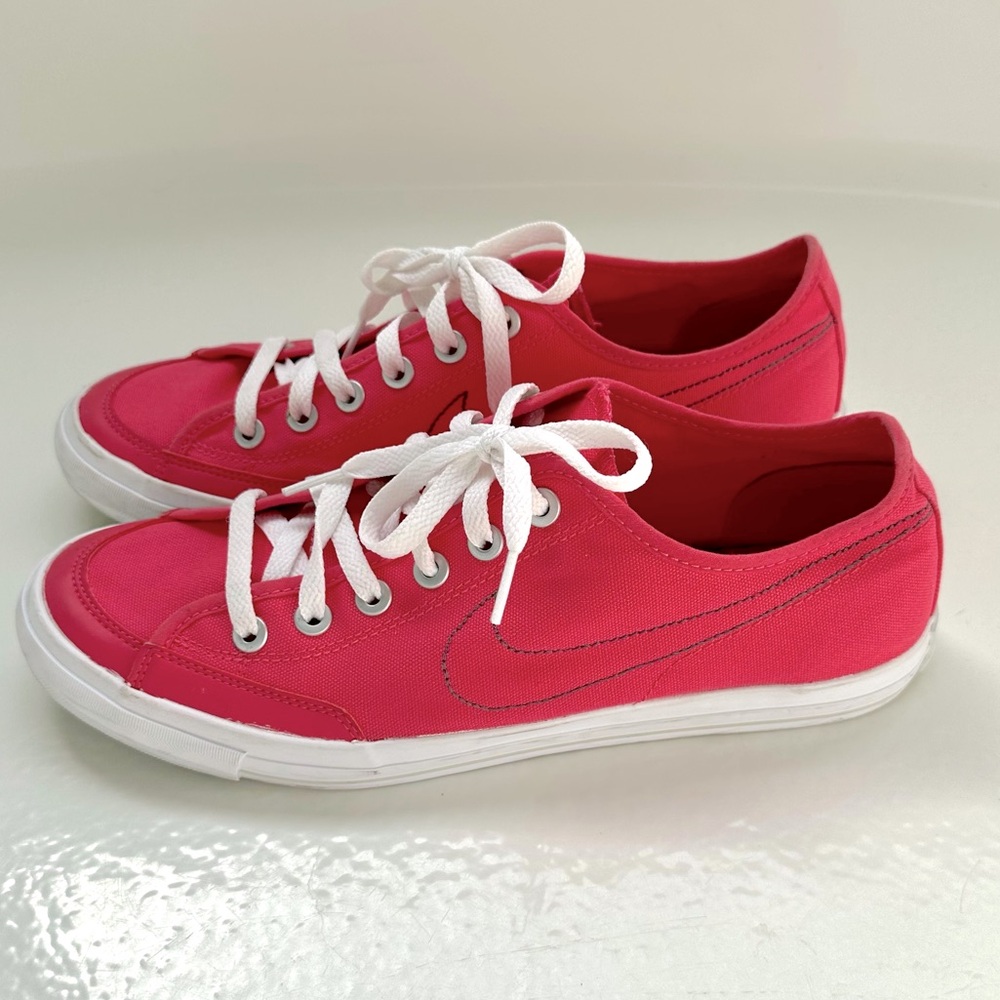 Women's Nike canvas shoe size 11